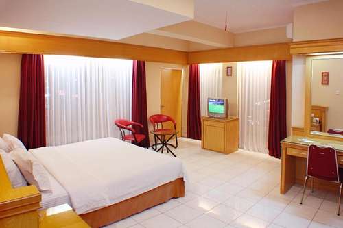 www.hotelhangtuah.com
