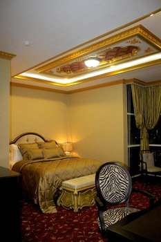 www.grandqhotelgorontalo.id