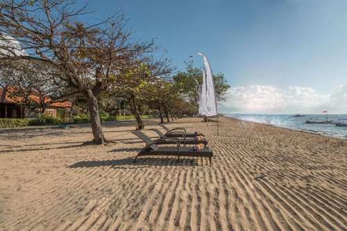 www.grandinnabalibeach.com