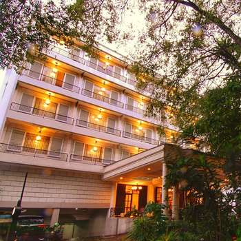 www.hotelroyalbogor.com