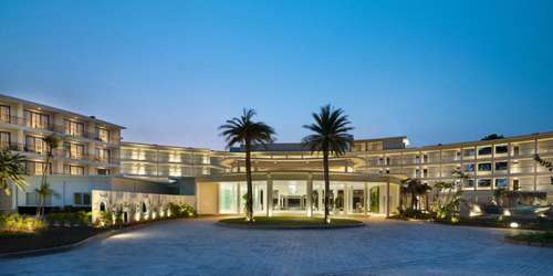 www.novushotels.com