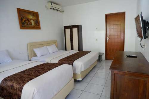 www.hotelnetraljombang.com