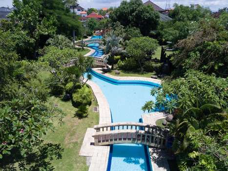 www.thecakrahotel.com