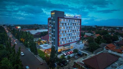 www.metlandhotelcirebon.com
