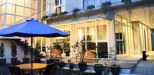 www.zoeguesthouse.com