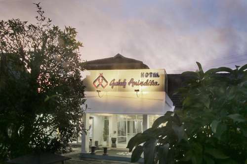 www.hotelgaluhanindita.com