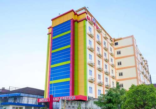 www.hotelgrandkartika.com