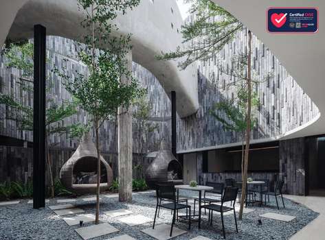 www.lloydsinn.com