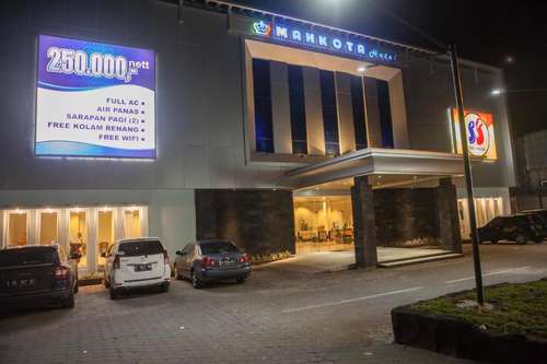 www.mahkotahotel.com