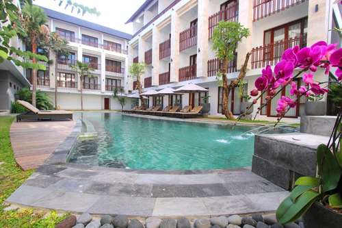 www.grandlawalonhotel.com