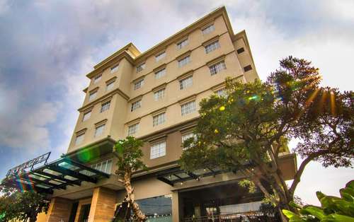 www.noormanshotel.com