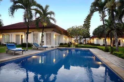www.breezzhotel.com
