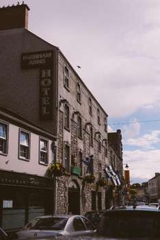 www.farnhamarmshotel.com