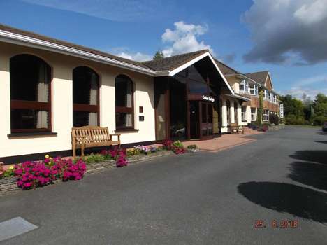 www.cedarlodgehotel.ie