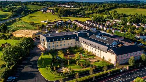 www.cavancrystalhotel.com