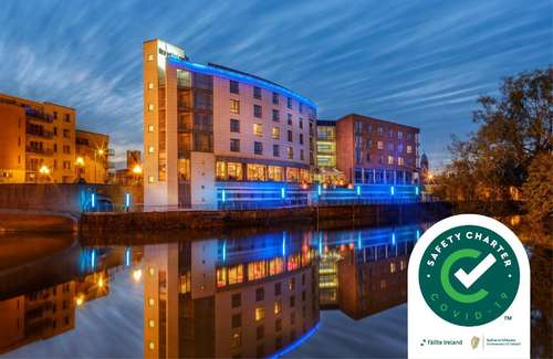 www.absolutehotel.com