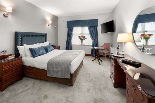 www.rathkealehousehotel.ie