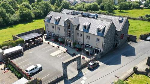 www.deeberthousehotel.com