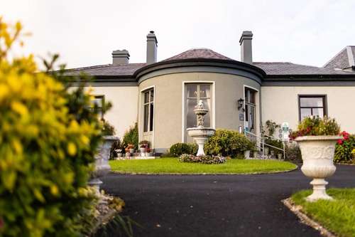 www.ballinalackencastle.com