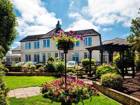 www.theglencarnhotel.ie