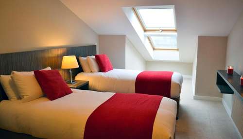 www.carrickplazasuites.ie