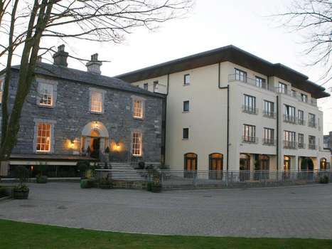www.annebrook.ie