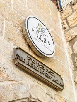 www.floravhotel.com