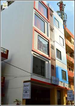 www.hotelthikanapalace.com