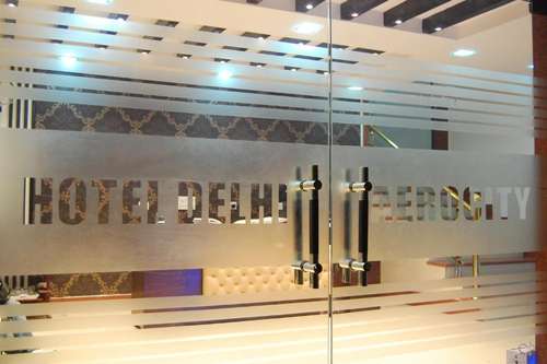 www.hoteldelhiaerocity.com