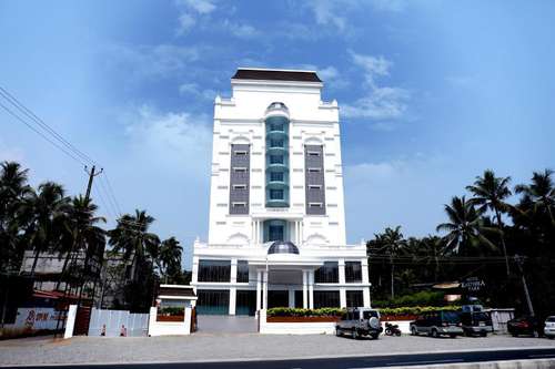 www.hotelkarthikapark.com