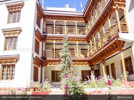 www.hotelgrandwillowleh.com
