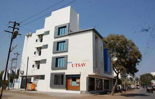 www.hotelutsavwardha.com