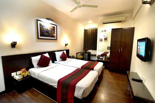 www.hotelcrystalinnagra.com