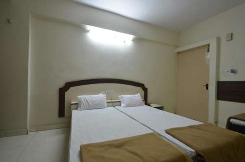 www.hotelmayadeluxe.in