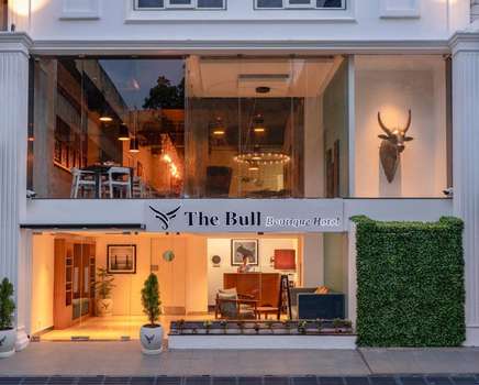 www.thebullhotels.com