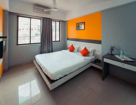 www.hotelaashishkolhapur.in