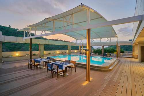 www.blufeatherhotels.com