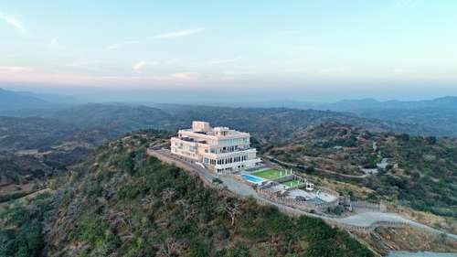 www.fatehsafarilodge.com