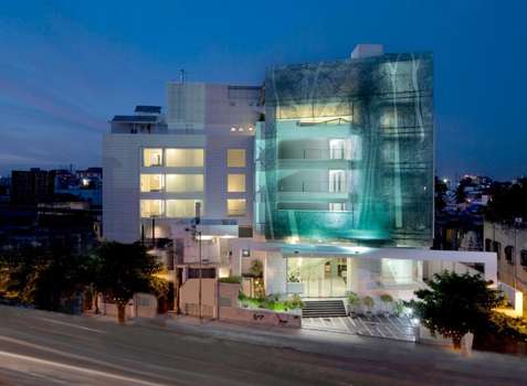 www.springshotels.co