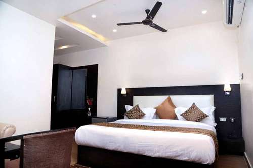 www.vinayakhotellucknow.com