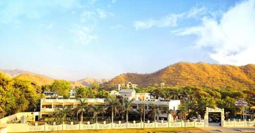 www.hotelchandrawatipalace.com