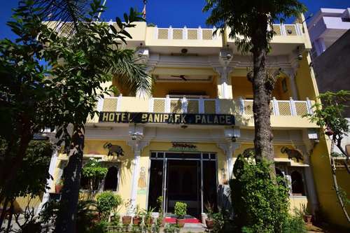 www.baniparkhoteljaipur.com