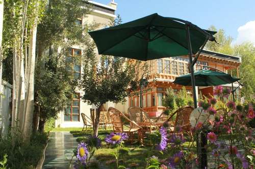 www.hotelladakhgreens.com