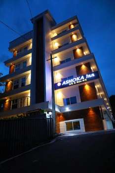 www.chottanikkarahotels.com