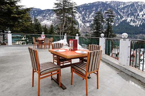 www.hotelgreenfields.com