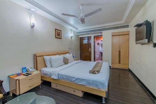 www.grandhillonhotel.com