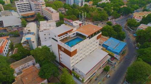 www.hotelblossoms.com