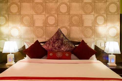 www.goldenhotels.in
