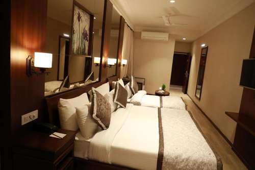 www.hotelgoldentoweramritsar.com