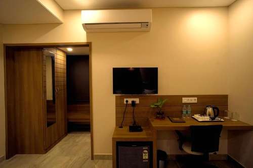 www.hotelkanhashyam.com